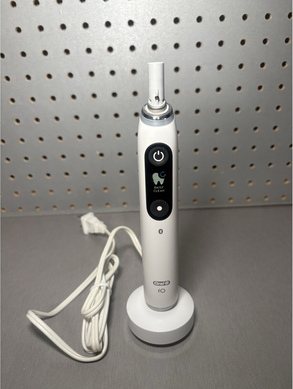 Oral B iO Series 6 Electric Toothbrush White 3768 Handle & Charger ONLY, USED